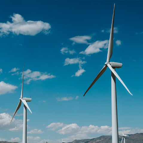 Aerogeneradores instalados en un parque eólico